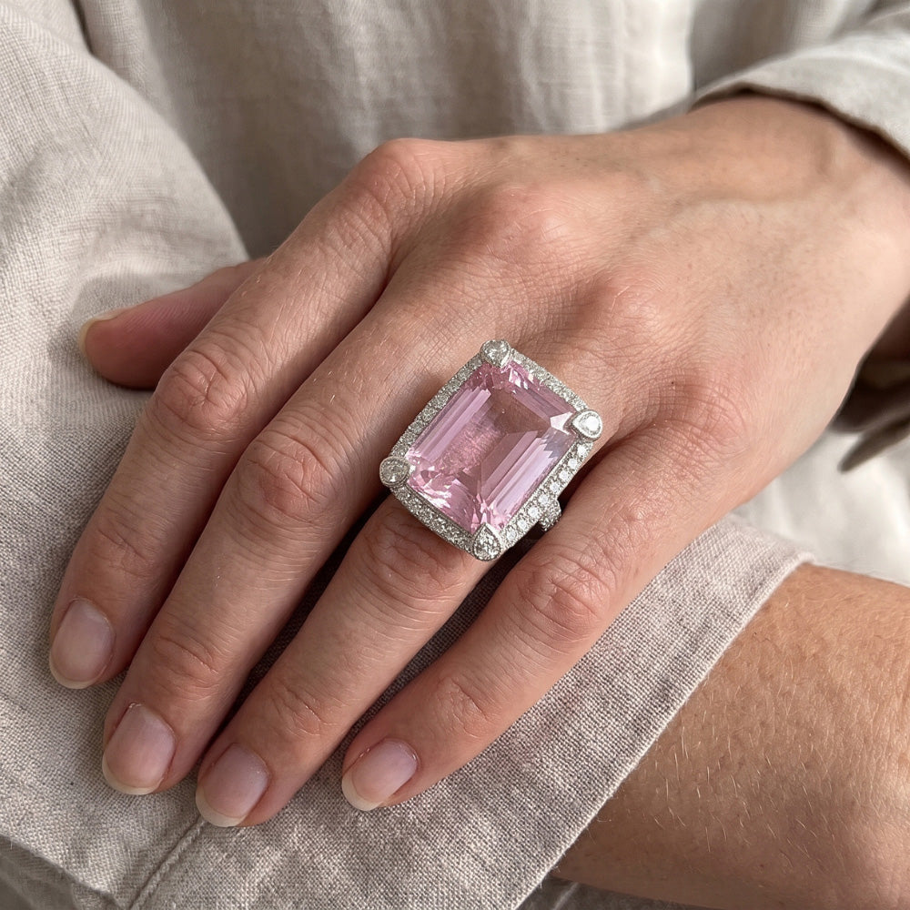 21.70 ct. Fede Nuziale Kunzite Rosa E Diamanti Oro
