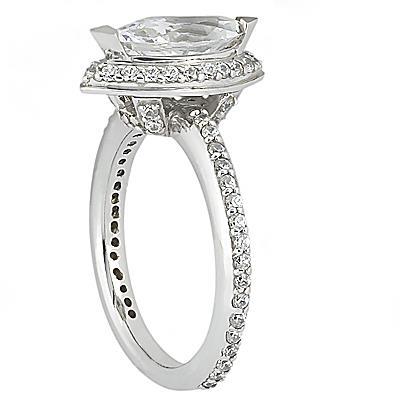 2,12 Ct. Marquise Center Vero Diamond Ring Halo WG Novità