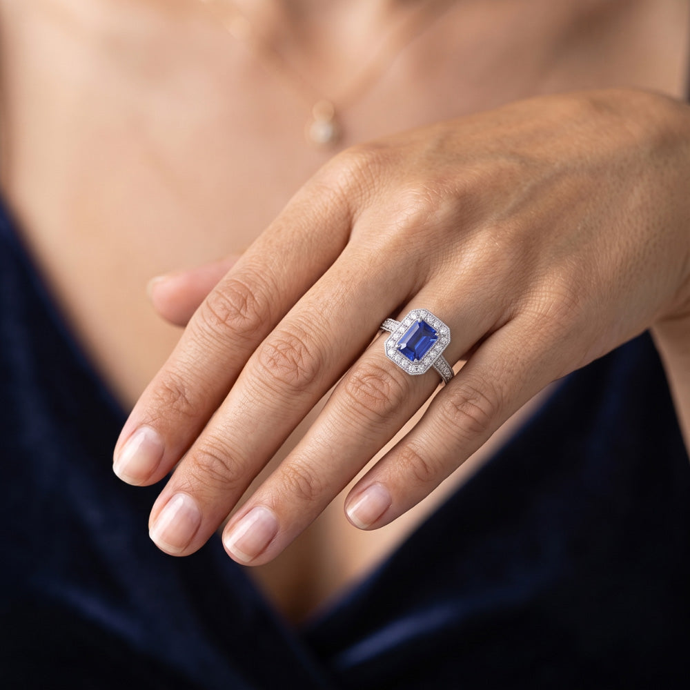 Anello Halo 3 carati smeraldo zaffiro e diamanti in oro bianco 14K Milgrain