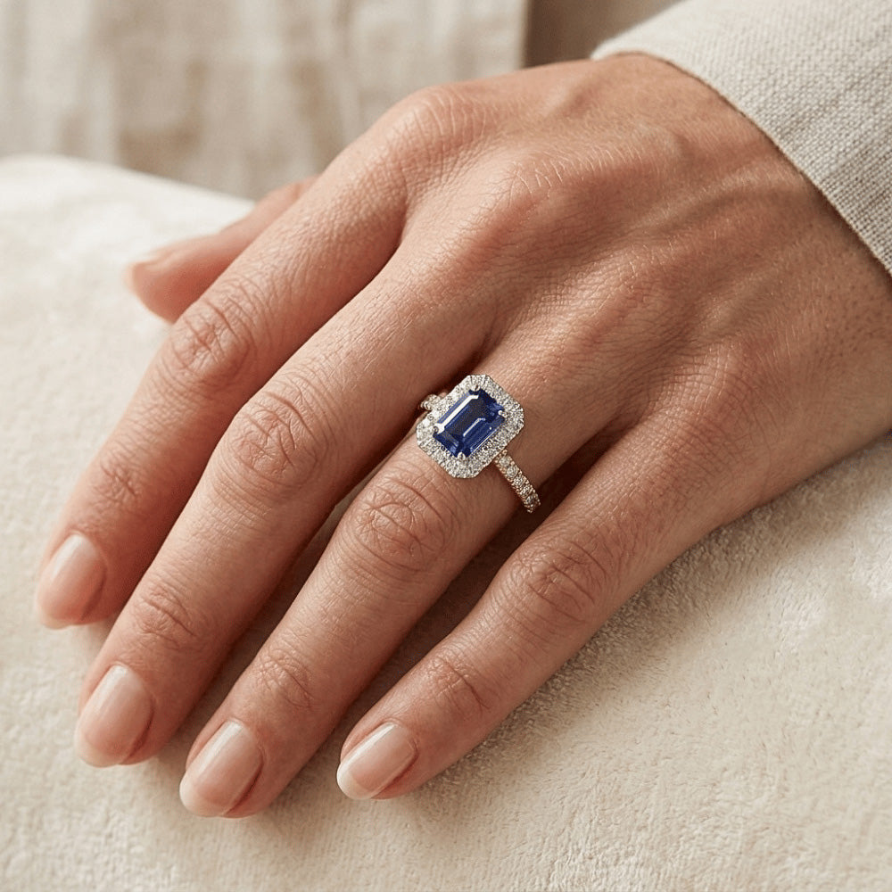 Anello Halo bicolore 3 carati smeraldo zaffiro accenti di diamanti in oro bianco 14K