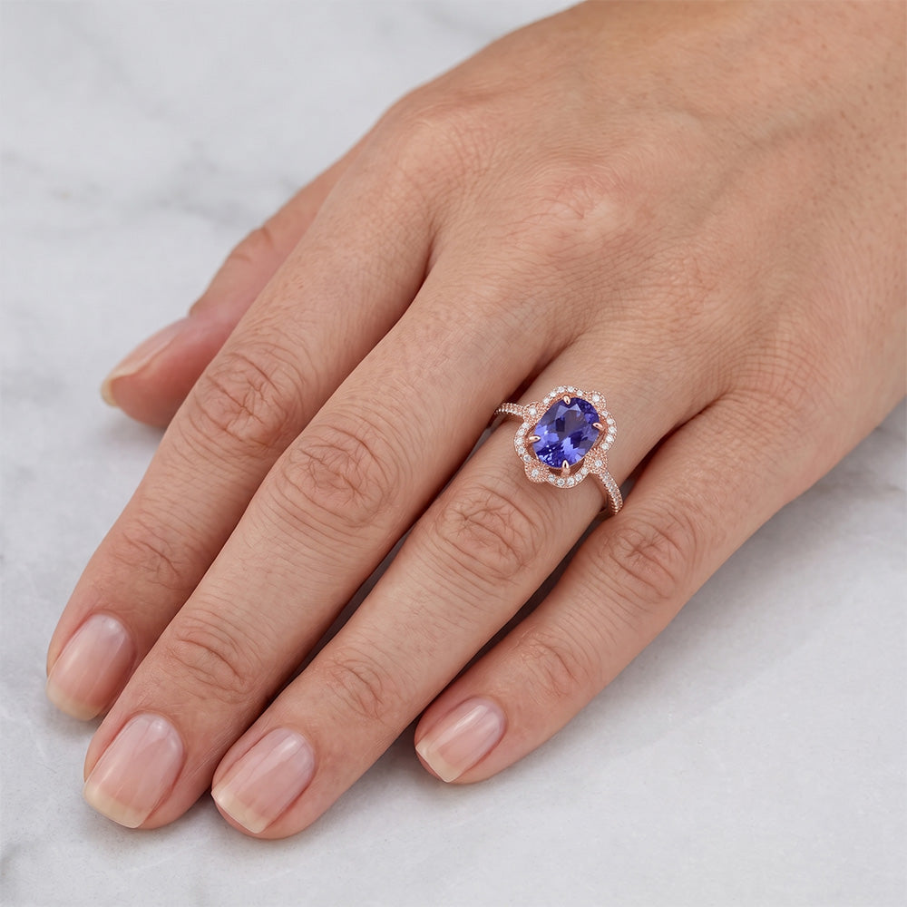Anello Halo in oro rosa Zaffiro dello Sri Lanka ovale e diamanti 3.25 carati