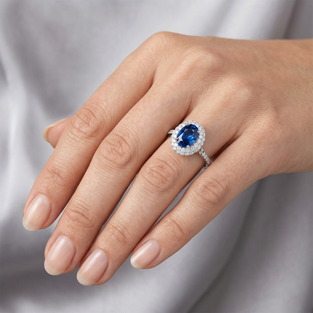 Anello Polo con zaffiro 3,70 carati e diamanti in oro bianco 14K