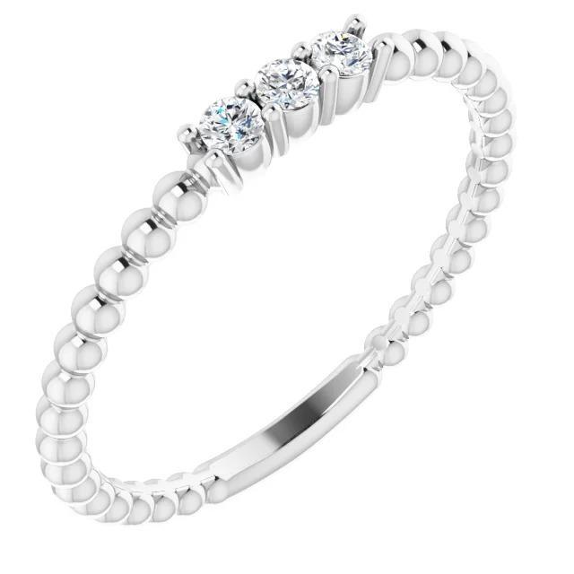 Anello Rotondo Con Naturale Diamante Con Gambo A 3 Pietre. 0.90 Carati. Oro Bianco 14K