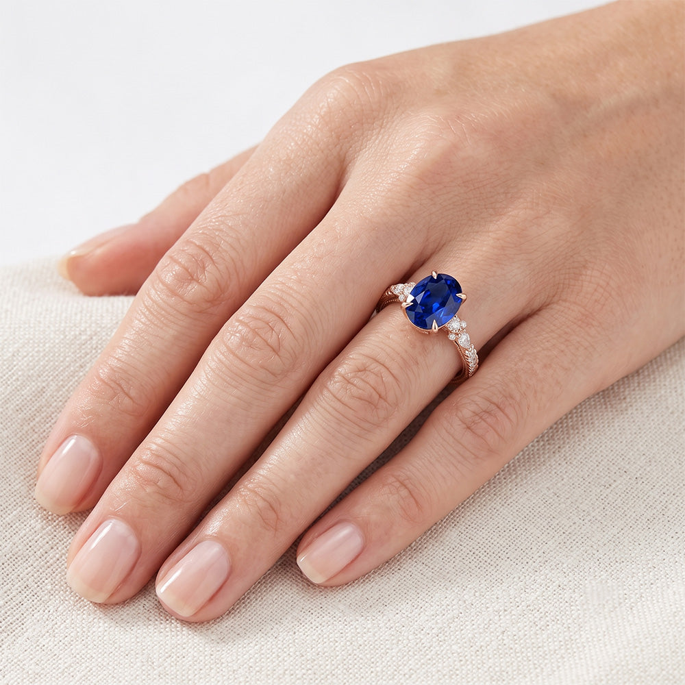 Anello Solitario Con Pera Diamanti Naturali Autentici ( non creati in laboratorio ) Accenti Zaffiro Ceylon Ovale 4 Carati