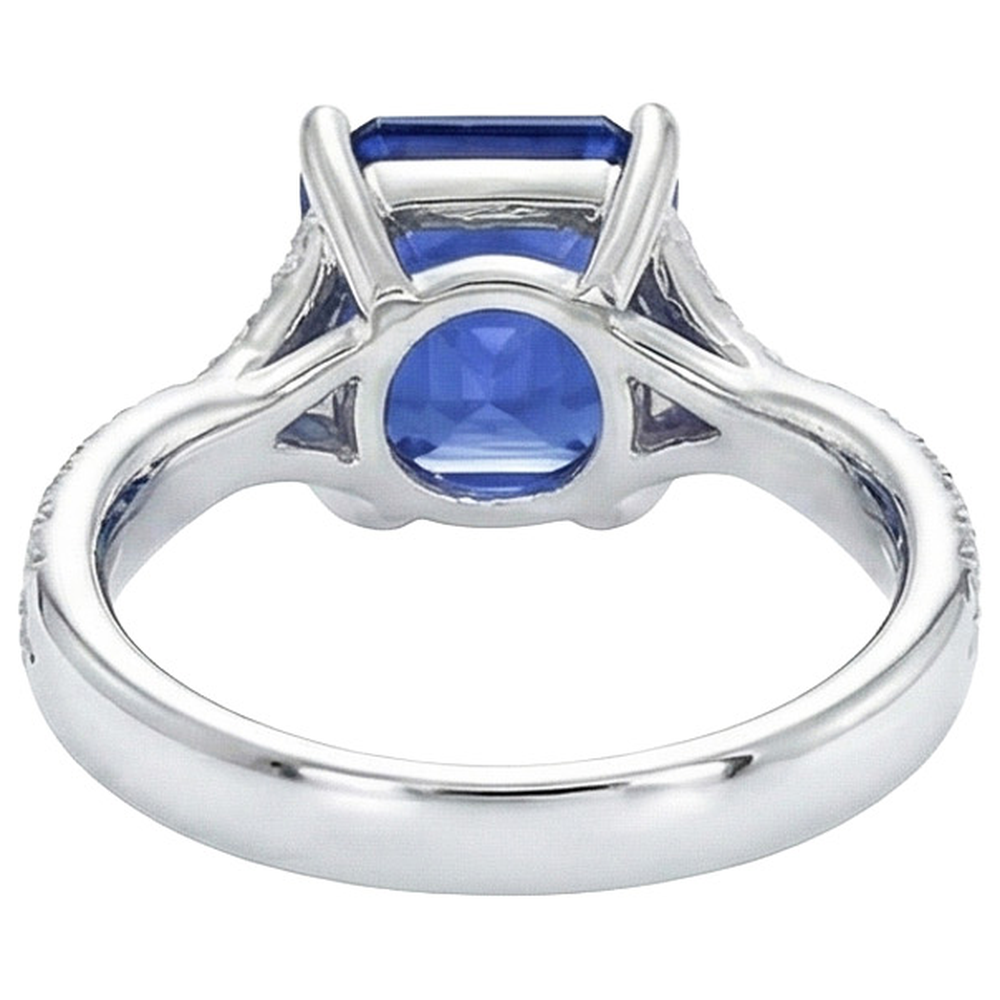 Anello Solitario In Oro Bianco Con Zaffiro Blu Con Accenti 4.50 Carati