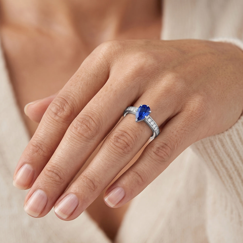 Anello Solitario Zaffiro Ceylon A Forma Di Pera Con Accenti 2.50 Carati