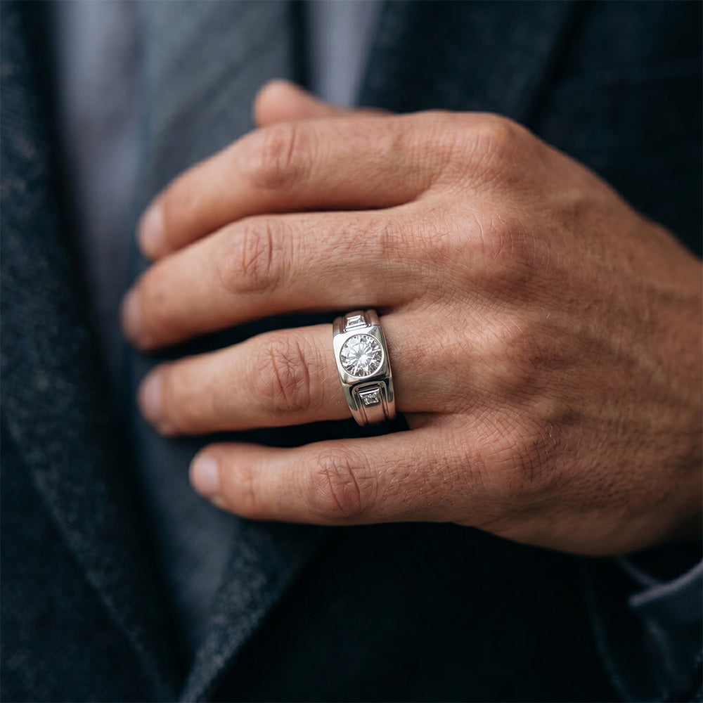 Anello Uomo Oro Bianco 14K con Diamante Fine – 2 carati