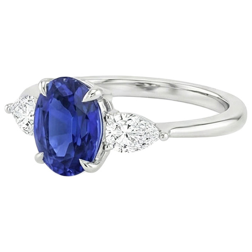 Anello con Zaffiro di Ceylon Taglio Ovale da 3,50 Carati e Tre Pietre di Diamanti Naturali Autentici ( non creati in laboratorio )