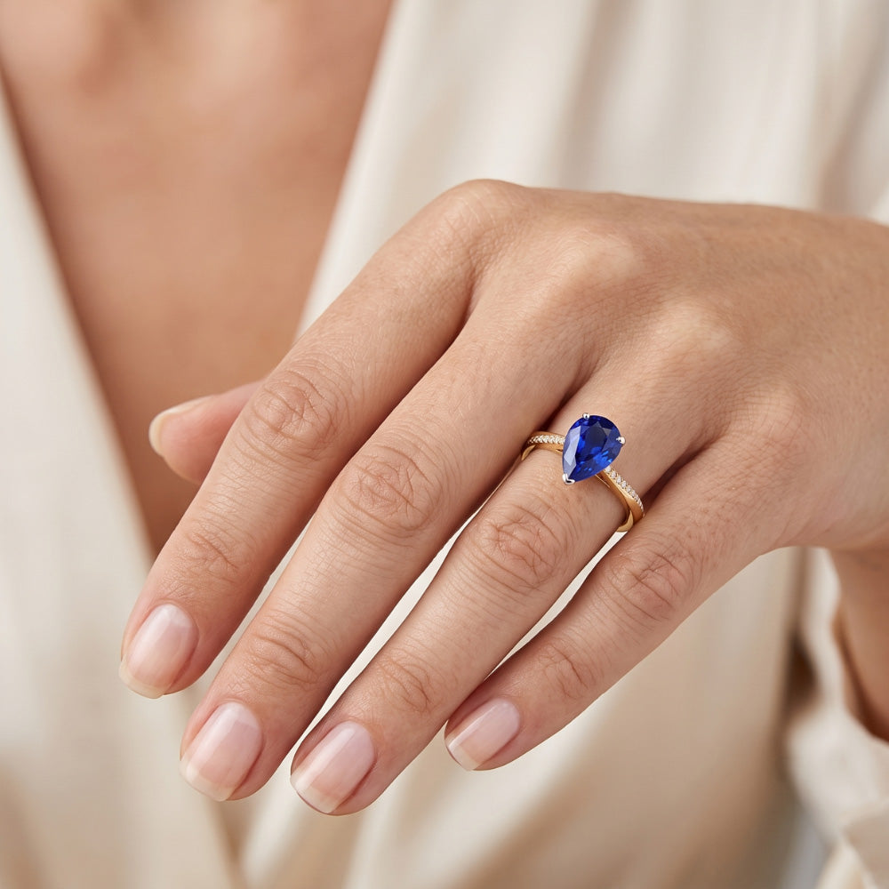 Anello con Zaffiro di Ceylon a forma di pera da 2,50 carati e diamante in oro 14K