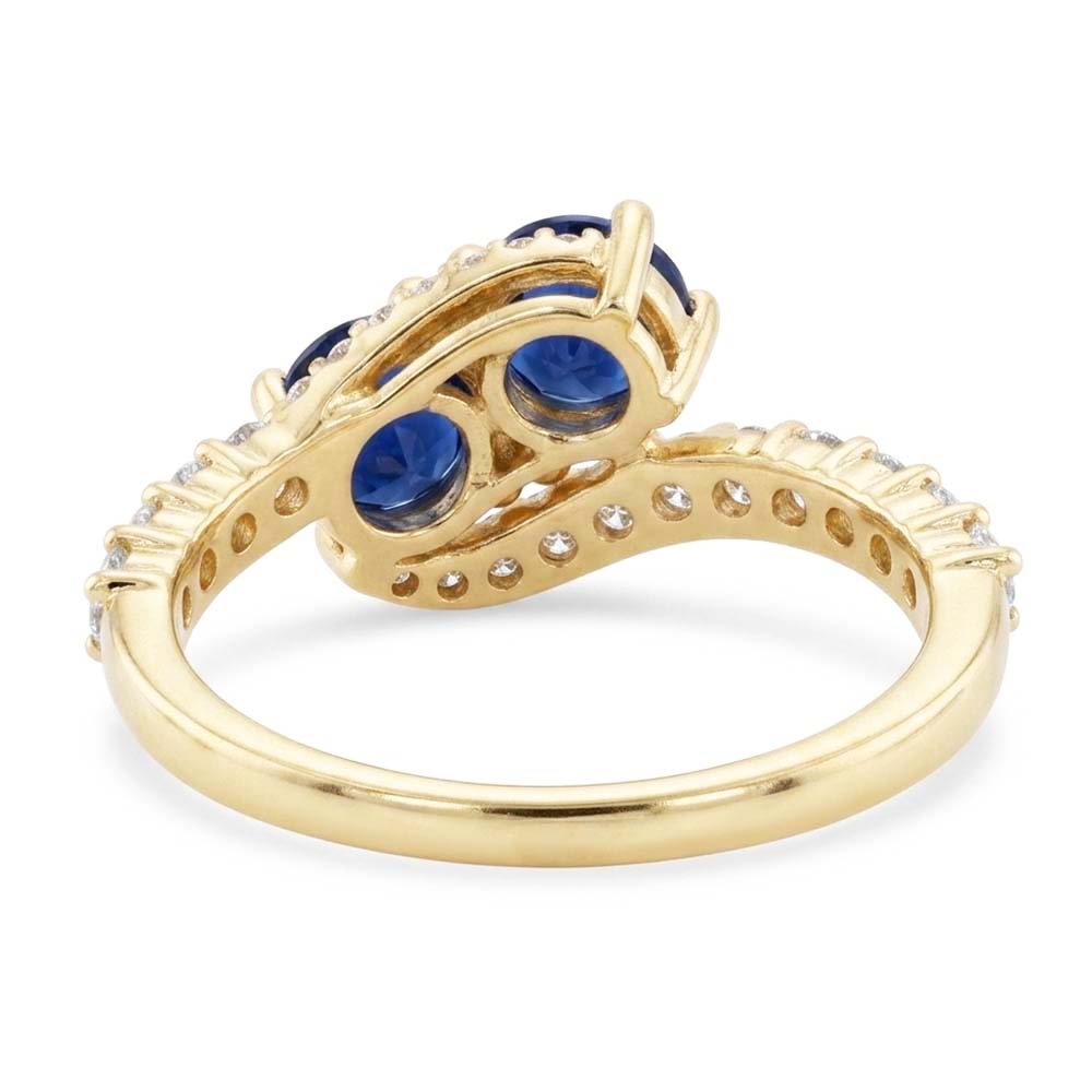 Anello con diamante tondo 2,50 carati e zaffiro blu con gambo intrecciato in oro 14K
