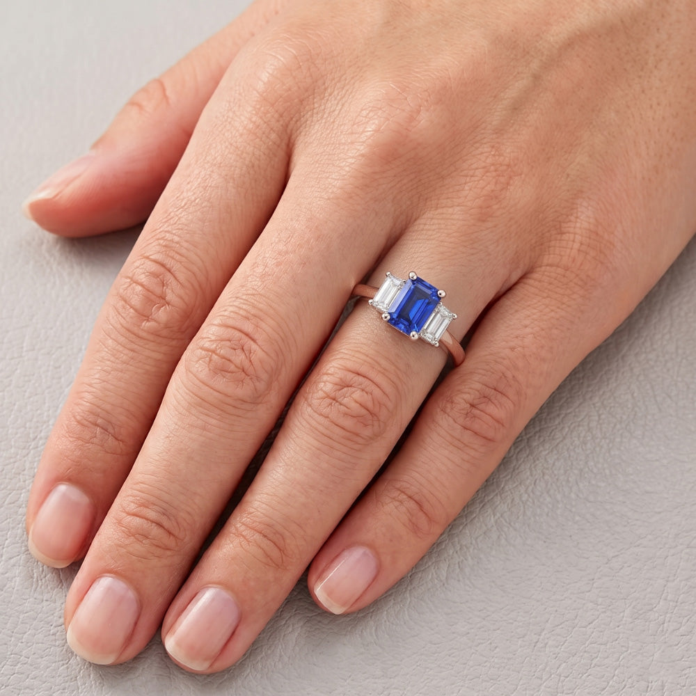 Anello con pietre preziose in zaffiro radioso bicolore 3 pietre 1,50 carati con oro bianco 14K