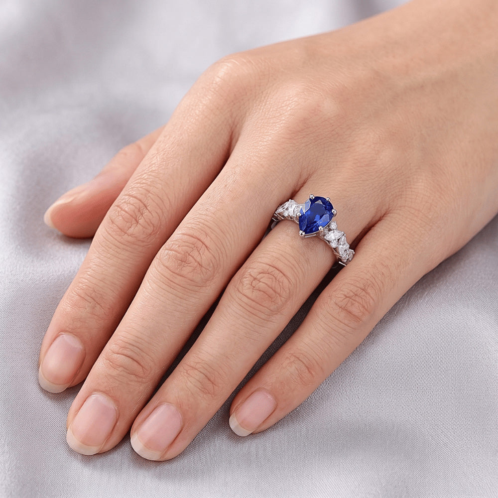 Anello con zaffiro Marquise blu 3 carati e diamanti tondi, pietre preziose in oro bianco 14k