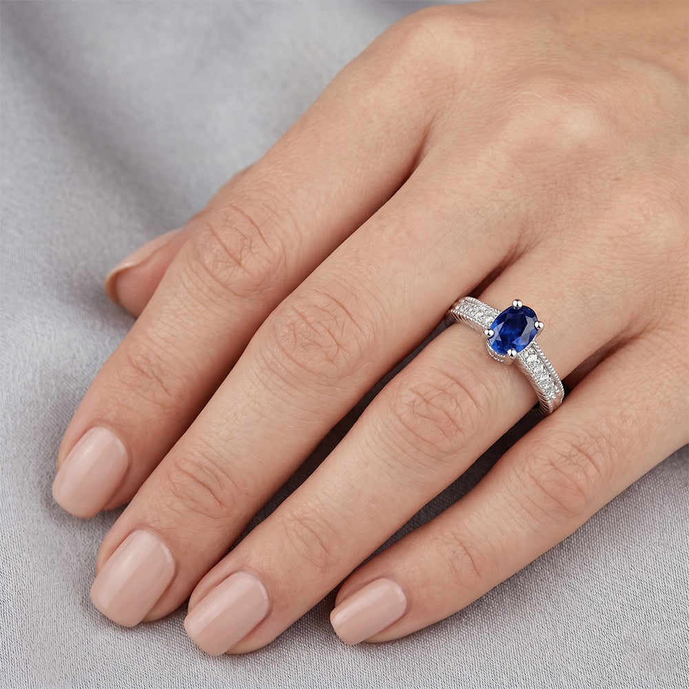 Anello con zaffiro blu 1,85 carati e diamante taglio ovale in oro bianco 14K