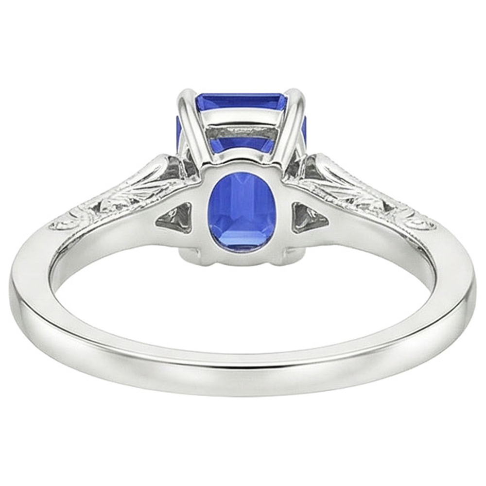 Anello con zaffiro blu taglio smeraldo da 3,25 carati e 3 pietre di diamanti