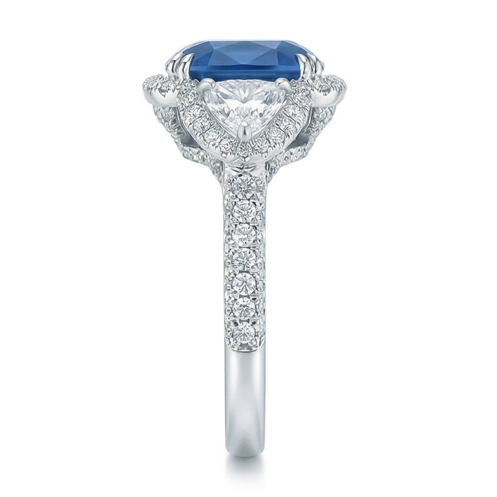 Anello con zaffiro dello Sri Lanka 5 carati e diamanti in oro bianco 14K