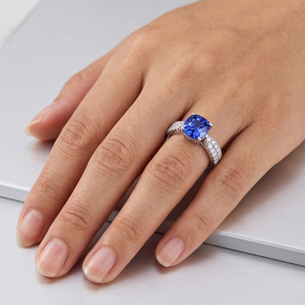 Anello con zaffiro dello Sri Lanka con cuscino per gioielli con pietre preziose 3 carati in oro 14K