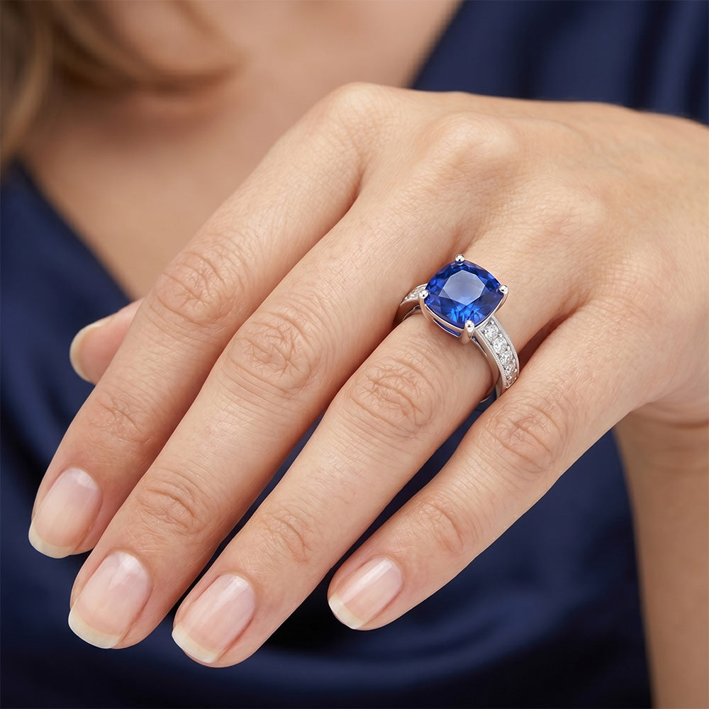 Anello con zaffiro di Ceylon da 3,30 carati e diamanti taglio rotondo WG in oro bianco 14K