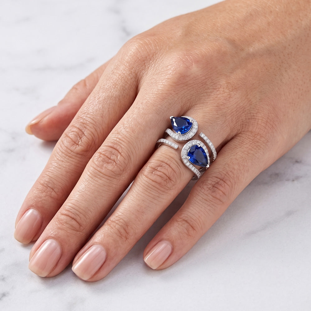 Anello da donna Toi et Moi Pear con zaffiro blu e diamante da 3,50 carati con Oro Bianco 14K
