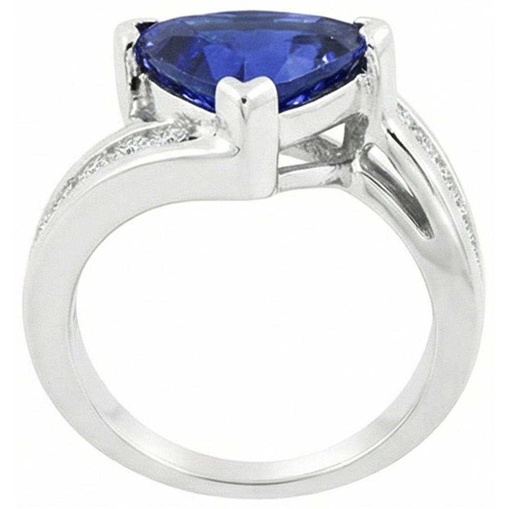Anello da donna fantasia con zaffiro da 4 trilioni di carati e diamanti rotondi incastonati a canale