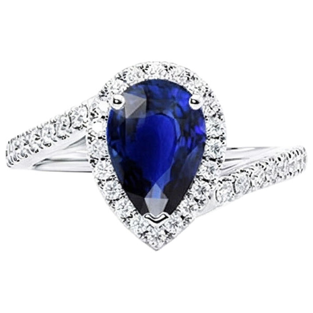 Anello di fidanzamento aureola con zaffiro blu pera e diamanti 4.50 carati