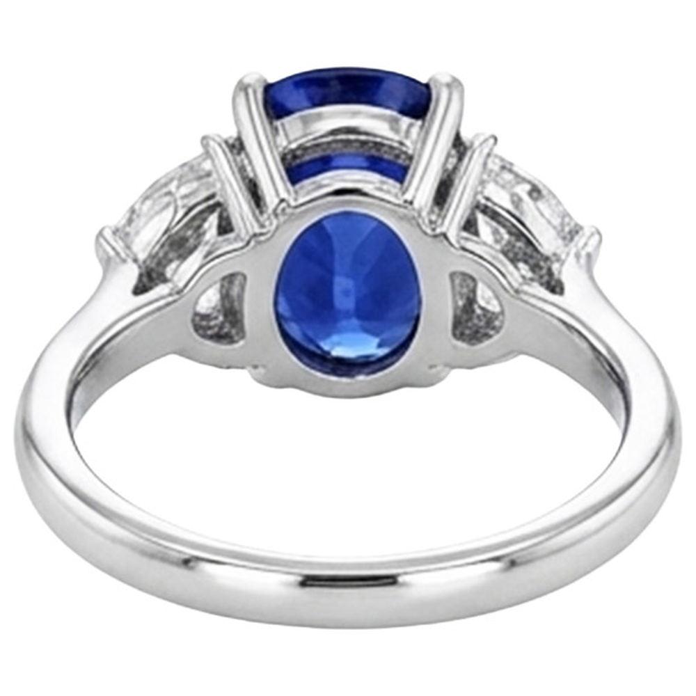 Anello di fidanzamento con tre pietre di diamanti e zaffiro blu. oro 8 carati 14K