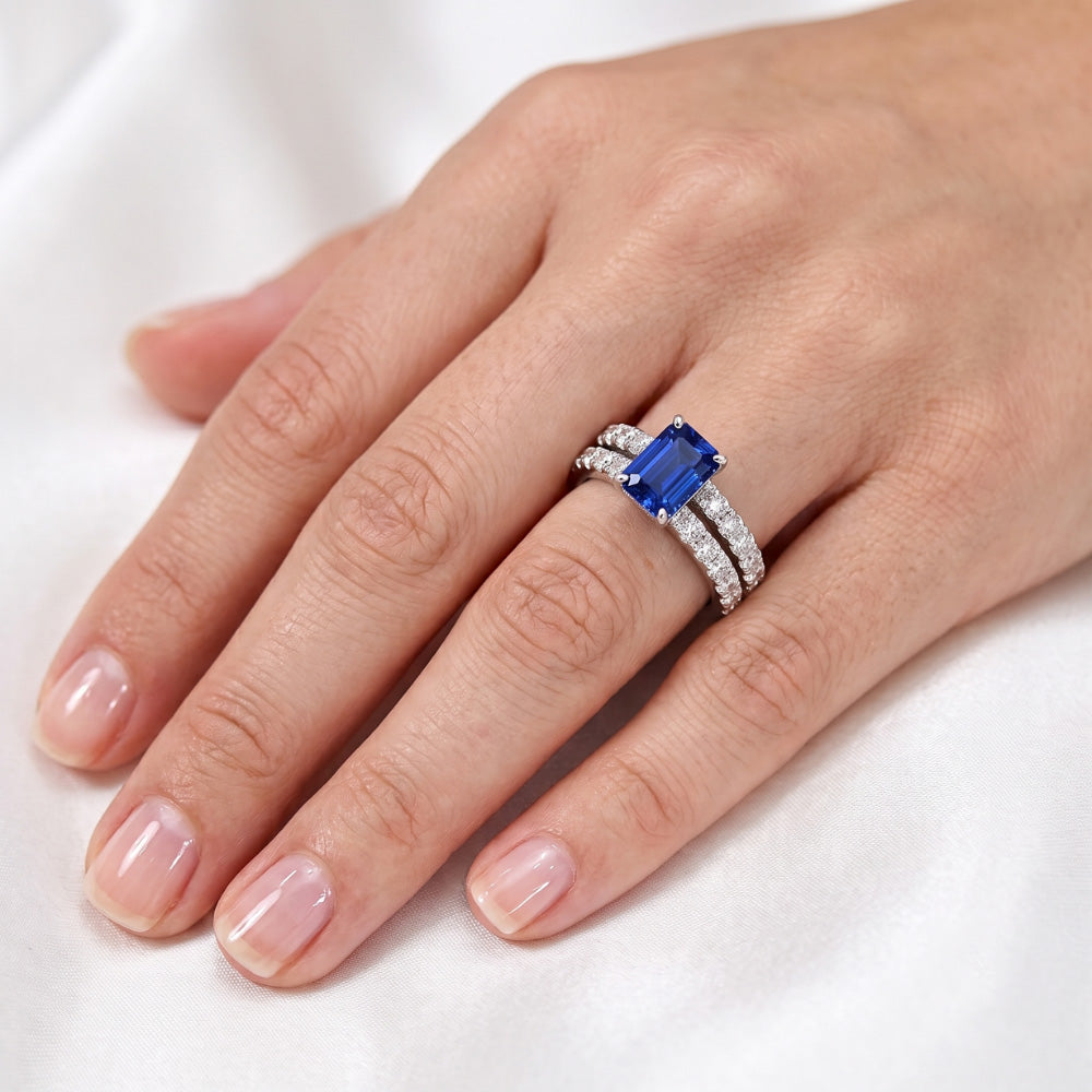 Anello di fidanzamento da donna con zaffiro blu taglio smeraldo 3 carati e diamante