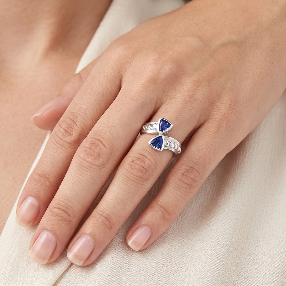 Anello di pietre preziose Trilioni di castoni incastonati in zaffiro blu 1 carato in stile corda
