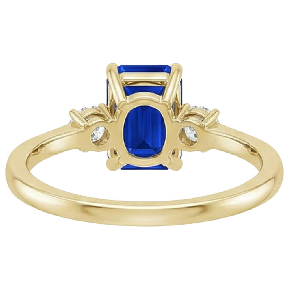 Anello in oro giallo con 3 pietre di smeraldo. zaffiro blu e diamante 3.50 carati
