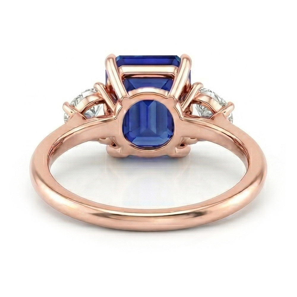 Anello in oro rosa con zaffiro smeraldo e 3 pietre a mezza luna con diamanti 4 carati