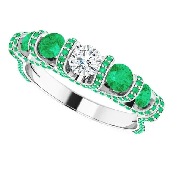 in stile unico con diamante rotondo smeraldo 3.90 carati