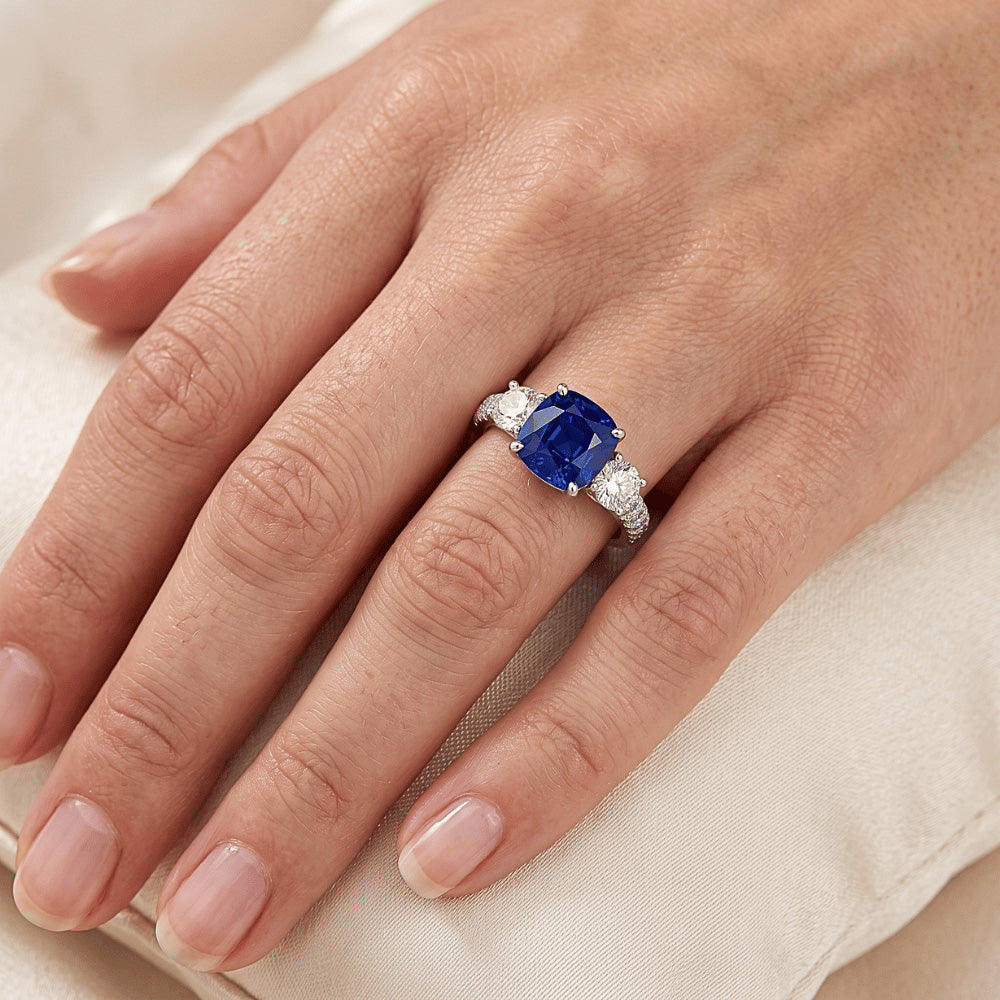 Anello in zaffiro con cuscino in pietra preziosa 3.50 carati 3 stile pietra