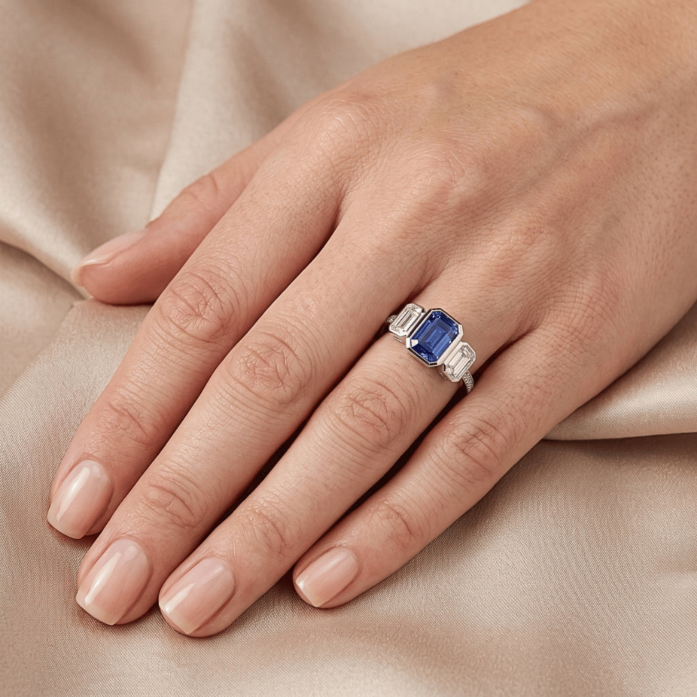 Anello incastonato di diamanti con smeraldo e zaffiro blu con 3 pietre in stile 2.50 carati