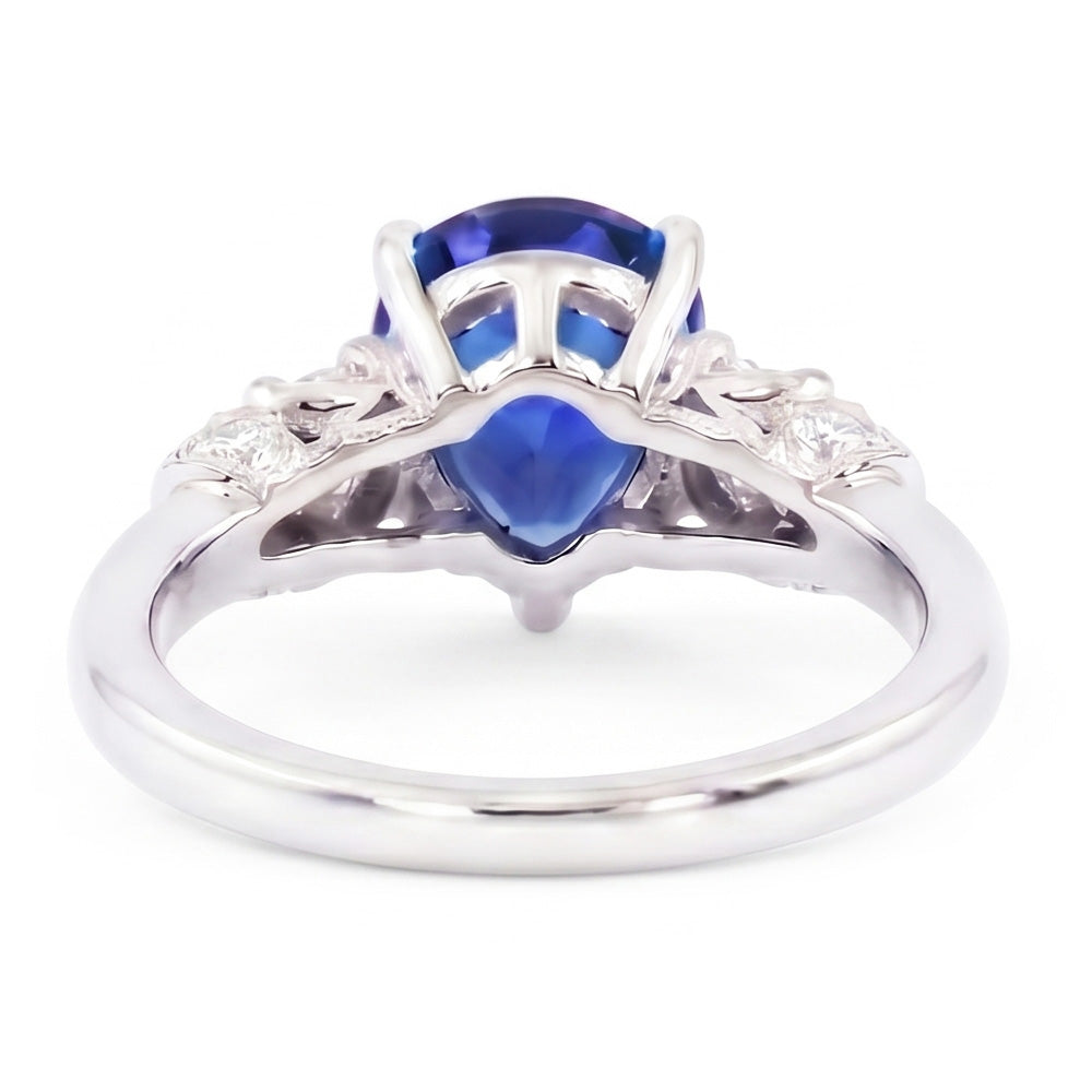 Anello solitario con accenti di zaffiro blu da 1,75 carati con gambo Milgrain in oro bianco 14K