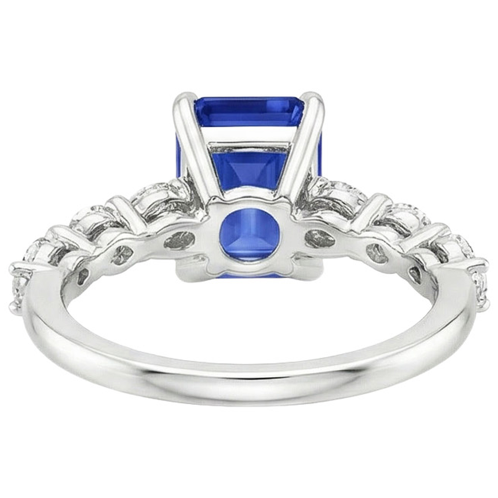 Anello solitario con zaffiri blu 4 carati e accenti di diamanti in oro bianco 14K