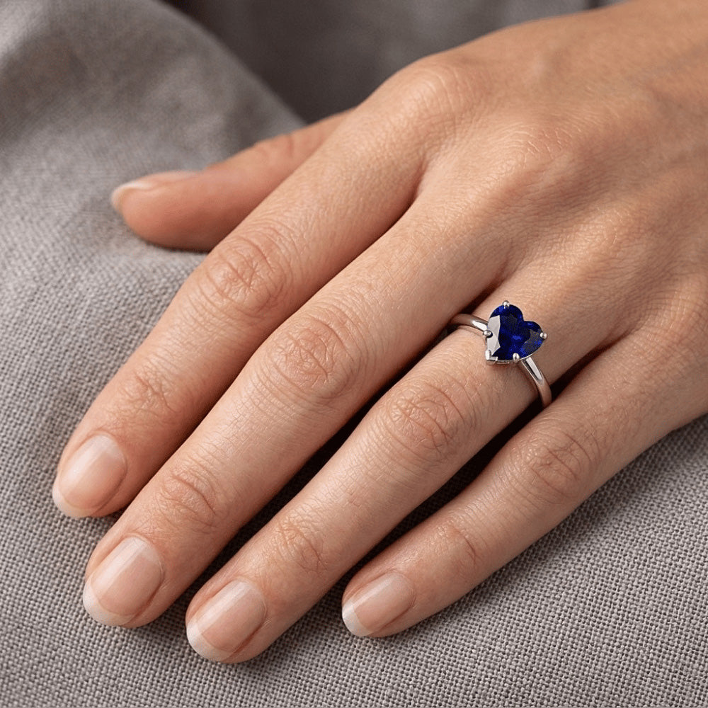 Anello solitario da donna a forma di cuore con zaffiro blu naturale 2 carati