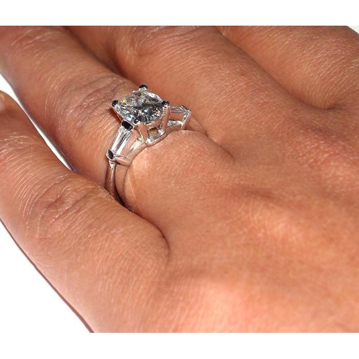 Anello Da Donna Con Naturale Diamante Taglio Ovale 3 Pietre Oro Bianco 2.01 Carati