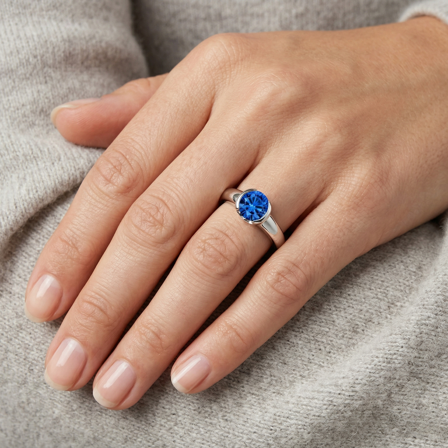 Anello Di Fidanzamento A Taglio Rotondo Con Zaffiro