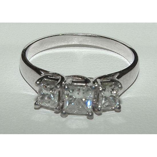 Anello Di Fidanzamento Con Vero Diamante Taglio Principessa Da 2.01 Ct. Tre Pietre