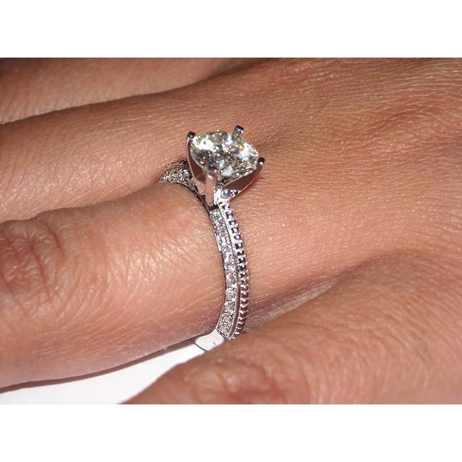 Anello Di Fidanzamento In Oro Bianco Con Micro Pavé Di Genuino Diamanti Rotondi Da 2.26 Carati