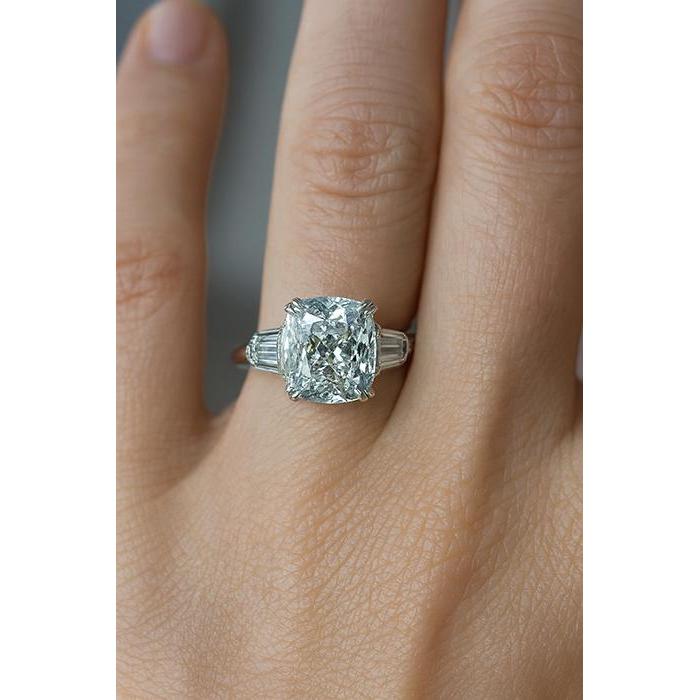 Anello In Oro Bianco Con 3 Pietre Di Naturale Diamante Da 2.41 Carati