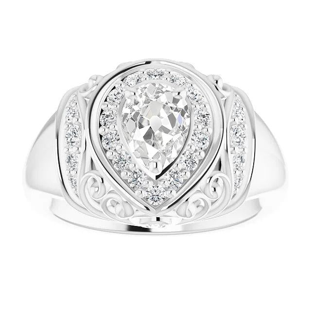 Anello In Stile Antico Con Naturale Diamanti A Taglio Antico E Pera In Oro 3,75 Carati