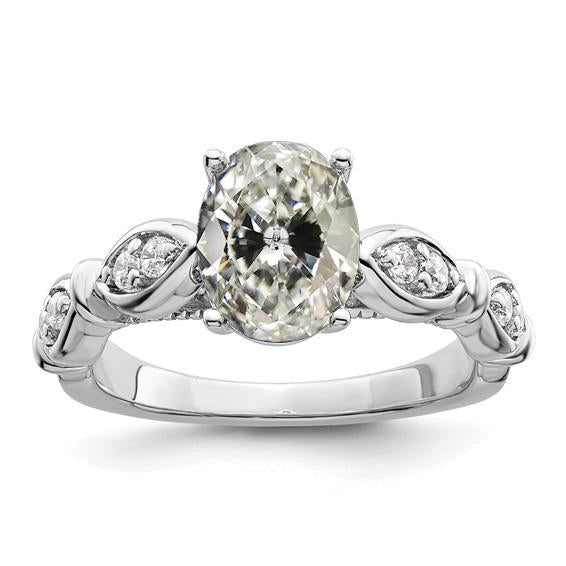 Anello Ovale In Oro Bianco Con Vero Diamante Vecchio Minatore Con Accenti 5,25 Carati