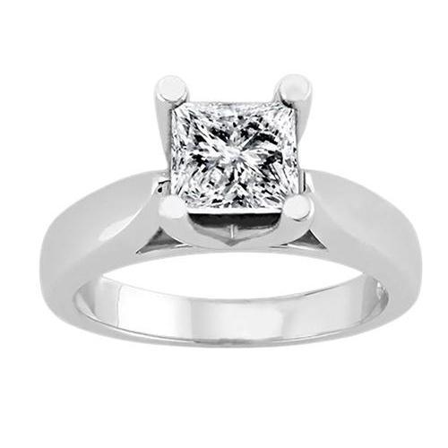 Anello Solitario Con Vero Diamante Principessa Da 1.51 Carati Con Montatura A 4 Griffe In Oro Bianco