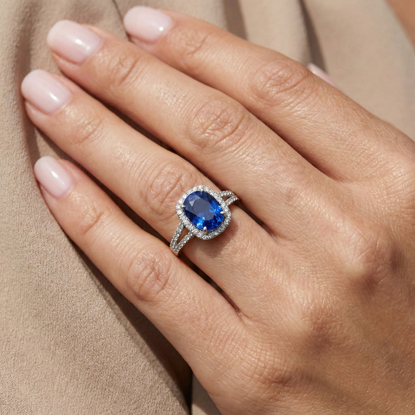 Anello anniversario con zaffiro di Ceylon da 3,25 carati in oro bianco 14K