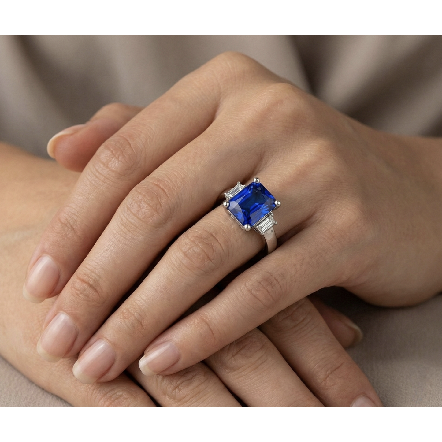 Anello con 3 zaffiri radianti in oro pietra Diamanti Naturali Autentici ( non creati in laboratorio ) baguette dritti 4 carati