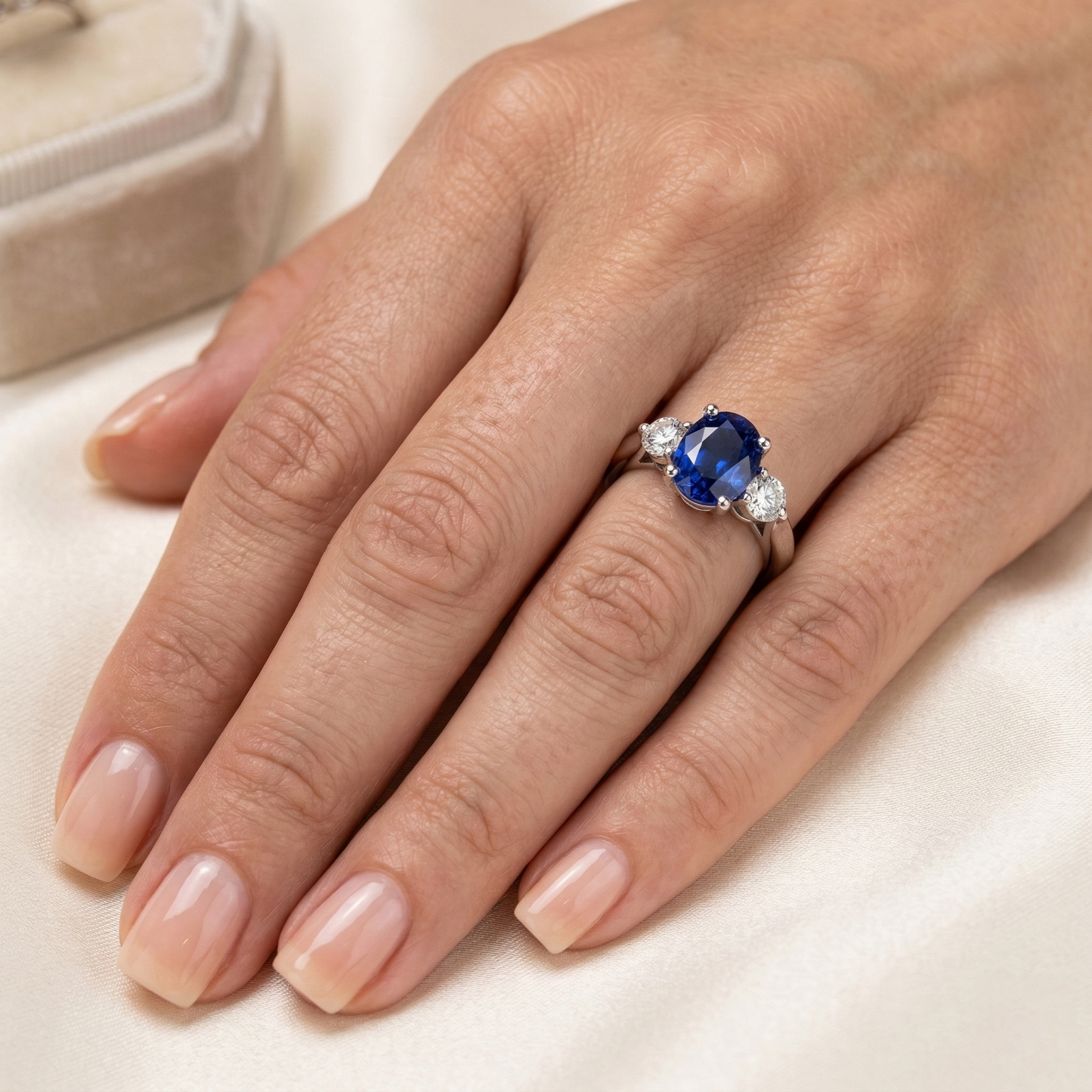 Anello con Zaffiro di Ceylon 3 Carati e Diamanti Naturali Autentici ( non creati in laboratorio ) in Oro Bianco 14K