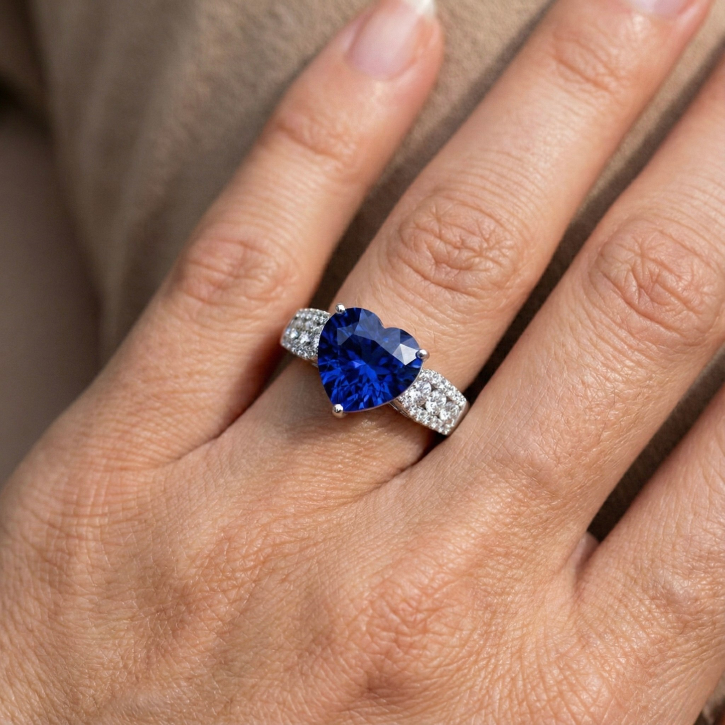 Anello con diamante a forma di cuore con zaffiro azzurro gioielli 5.50 carati