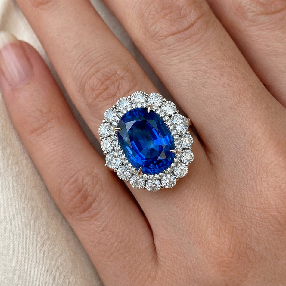 Anello con zaffiro blu dello Sri Lanka e diamante da 8,25 ct in oro bianco 14K