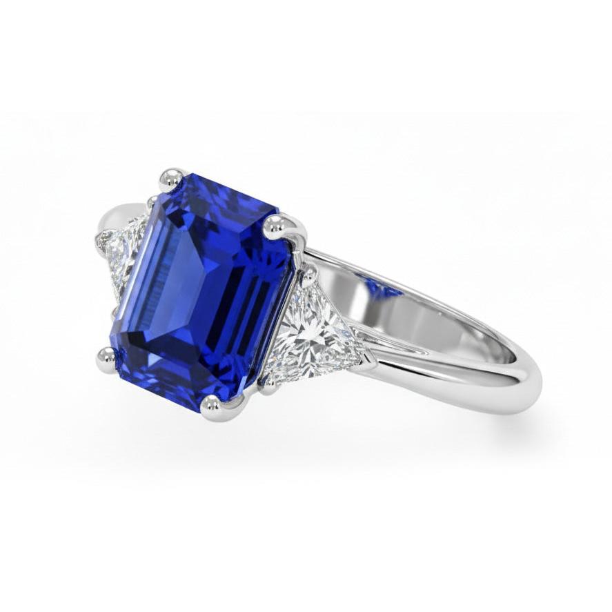 Anello da donna con tre diamanti e smeraldo. zaffiro dello Sri Lanka. 7 carati