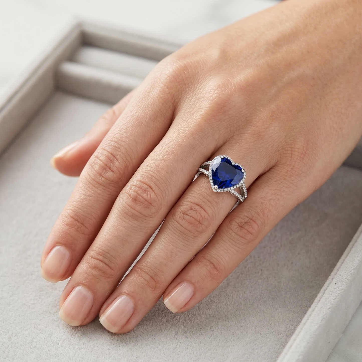 Anello di fidanzamento con diamante blu zaffiro blu Sri Lanka grande cuore 5.75 carati